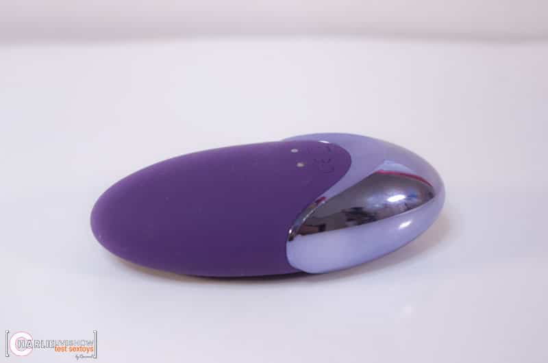 galet-vibrant-purple-pleasure-satisfyer-lay-on